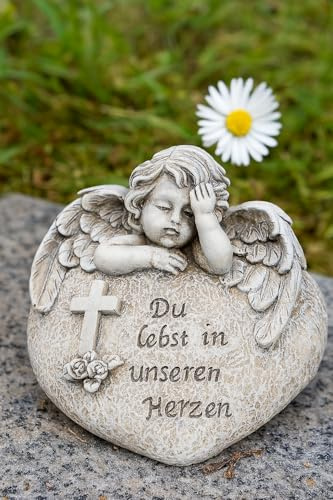 Schneemann-Versand Grabherz mit Engel – Gedenkstein mit Spruch „Du lebst in unseren Herzen“ – wetterfestes Dekoherz für das Grab, ca. 8x11,5 cm – Grabschmuck mit Kreuz & Rosen