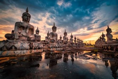 Holz-Bild 90 x 60 cm: Viele Buddha-Statuenbilder bei Sonnenuntergang im Süden Thailands (158299404)