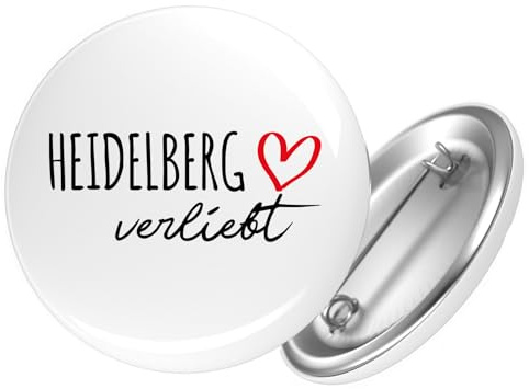 Huuraa Button Heidelberg verliebt Geschenk | 25mm Pin Accessoire rund mit Sicherheitsnadel Ansteckbutton Geschenkidee Anstecknadeln für Jacken Rucksäcke