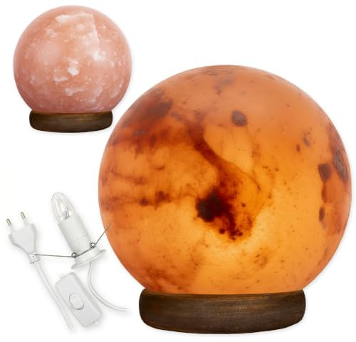 EmsCraft24 Salzlampe Kugel Luna – Himalaya Salz warmes Licht Holzsockel | 230V Netzstecker (EU), 15W Glühbirne austauschbar, Naturkristall handgefertigt, Naturholzsockel