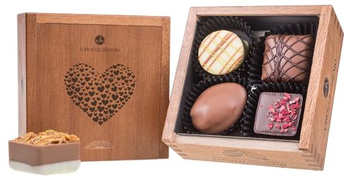 CHOCOLISSIMO - Liebes Geschenk - 4 edle Pralinen in Holzbox - Kleines Schokolade Geschenk mit Herzmotiv - mit Alkohol - für Frauen, Männer, Mama, Freundin, Partner - zum Geburtstag, Valentinstag