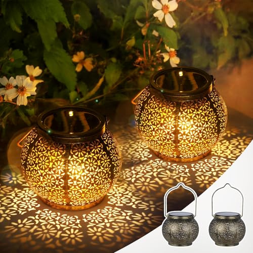 Görvitor Solarlaterne für Außen, 2er IP65 Wasserdicht Metall Solarlampen für Außen Hängend mit 15LM Warmweiß, Vintage Blumen LED Solar Laterne für Balkon Terrasse Gartendeko Geschenke für Frauen Mama