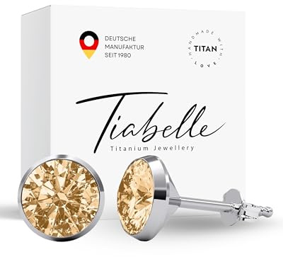 TIABELLE – Ohrstecker TRUMPET aus Titan mit funkelnden Zirconia Steinen | Hautverträgliche Ohrringe in zeitlosem Design | Leichter Damen Ohrschmuck für besondere Anlässe, Alltag und als Geschenk