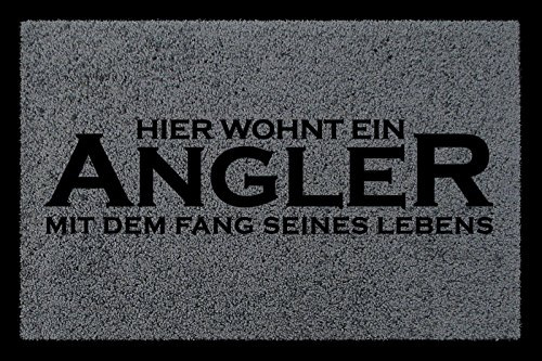 Interluxe SCHMUTZMATTE Geschenk Hier WOHNT EIN Angler Fußmatte Hobby Flur Dunkelgrau