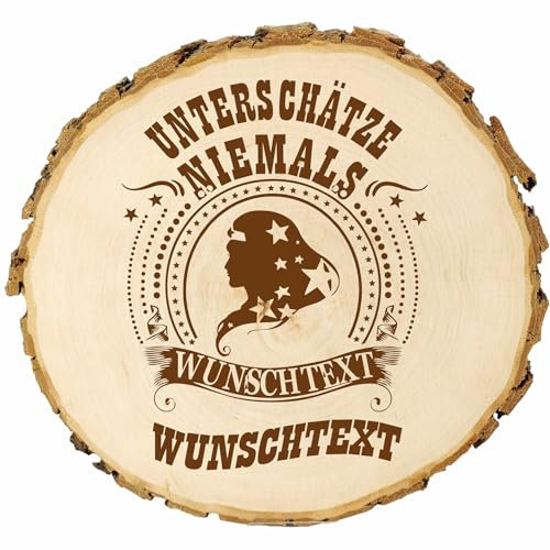 KIWISTAR UG - Baumscheibe - 36-40 cm - Unterschätze niemals mit Sternen - personalisiertes Geschenk individuell selbst gestalten - Name - Holzscheibe mit Wunschtext - Naturholz - Geschenk - Türschild