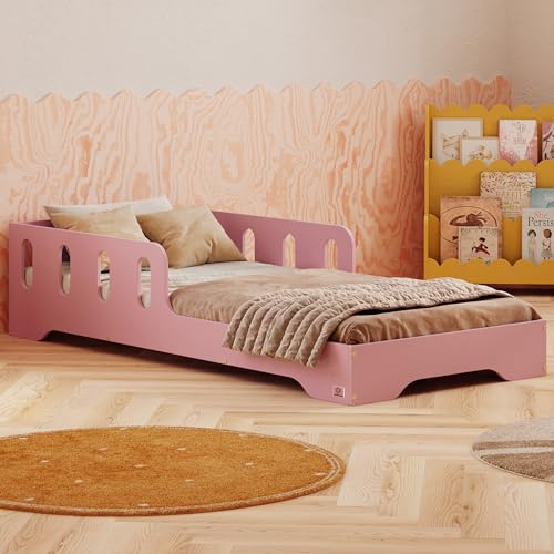 smartwood Kinderbett 100x200 cm mit Rausfallschutz, Holz, Rosa, TILA 6 | Montessori Bodenbett, Lattenrost bis 230 kg, FSC-Zertifikat, abgerundete Kanten, Einfache Montage, ab 3 Jahren, 103x203x40 cm