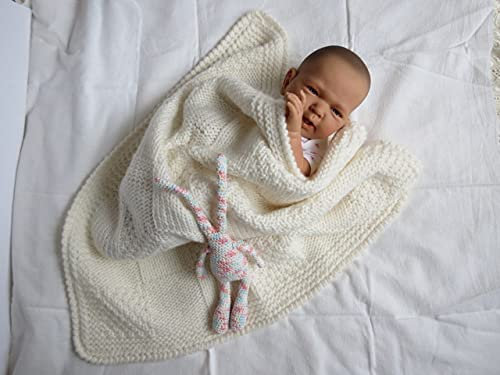 Gestrickte Babydecke: reine Schurwolle in Natur-Weiß (Karo-Relief)