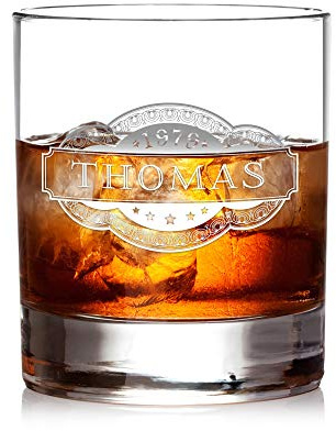 AMAVEL Whiskyglas mit Gravur Banderole, Personalisiert mit Name und Jahreszahl, Tumbler, Whiskeyglas, Graviertes Trinkglas, Füllmenge: 320 ml