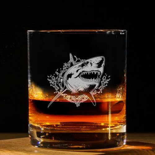 Great White Shark Vintage Engraved Whiskey Glass - Wildlife Themed Gift - Unique Birthday Gifts For Friends And Family - Great White Shark Lovers Gift - Vintage Old Fashioned Glass