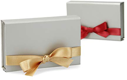 Hochwertige Gutscheinverpackung mit Magnetverschluss und Geschenkband 12x7x2 cm, Artikel Farbe:taupe matt, Inhalt:Gutscheinhalterung + Band rot