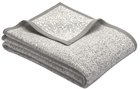 bugatti 3238 Kuscheldecke 150x200 cm, Wolldecke hellgrau, Tagesdecke aus pflegeleichter Baumwollmischung, kuschelig weich