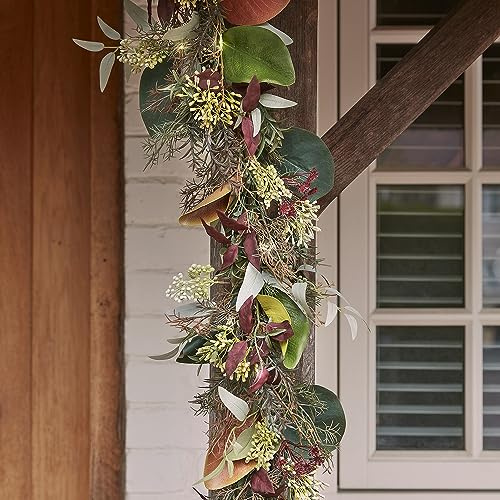 Lights4fun Pre Lit 50 Micro LED Battery Operated Artificial Red Robin and Eucalyptus Autumn Winter Garland 1.5m Indoor and Outdoor Use