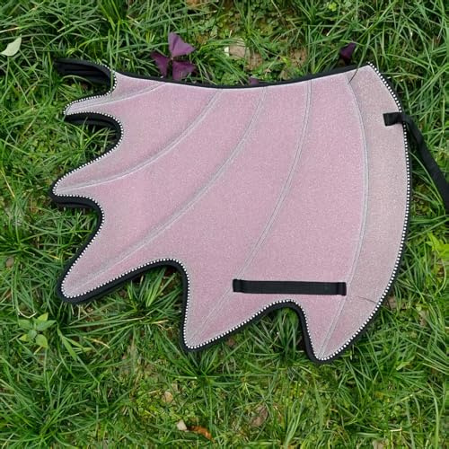 Eine ganz besondere Sattelunterlage in Drachenform aus dickem Memory-Gewebe, ausgestattet mit funkelnden Strass-Zierstreifen und gefüttert mit schweißableitendem Material. (Rosa, groß)