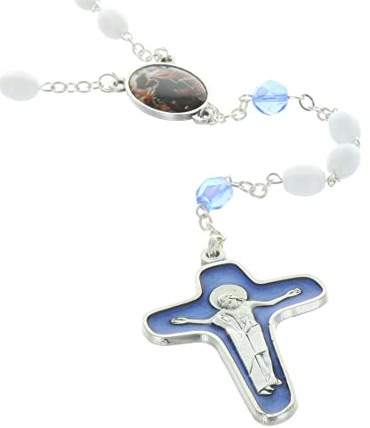 Rosenkranz von Marie, der die Glasschleifen löst, mit dem Kreuz von Mater Dolorosa, Glas