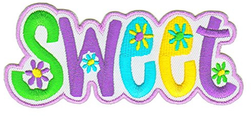 Sweet Lila Schriftzug Spruch Aufnäher zum aufbügeln oder aufnähen Bügelbild Aufbügler für Kleidung gestickter Bügelpatch Applikation Blumen Patch Größe 11,3 x 5 cm