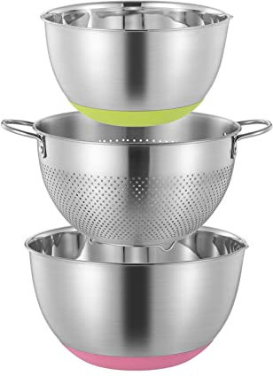 Edelstahl Schüssel 3 Stück Rührschüssel & Seiher Set Edelstahl Rührschüsseln mit Ausgießer Anti-Rutsch Salatschüssel mit Nudelsieb Küchensieb Stapelbar Servierschalen für Küche (22cm/24cm/ 26cm)