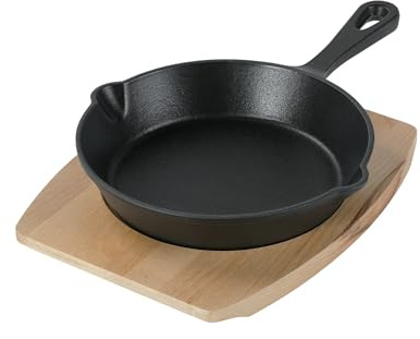 FREYERSBACHER Emaillierte Gusseisenpfanne 20 cm, Handgeschmiedete Emaille Pfanne mit zwei Schüttkerben, Antihaft Pfanne geeignet für Backofen Induktion Holzbackofen Grill Feuerstelle, schwarz
