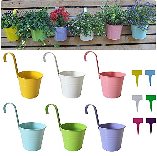 KMVIZI Große Hängetöpfe für den Außenbereich – bunte Blumentöpfe aus Metall, Blumentopf mit Loch und abnehmbarem Haken, Übertopf für Balkon, Geländer, Garten (16 x 12 x 26 cm mit 6 Stück)