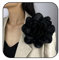 FDEETY Brosche Damen Zierliche Satin Samtstoff Elegante Große 7.8 Zoll Camellia Blume ideal für Bräute Besondere Anlässe Hochzeiten und Abendveranstaltungen(Schwarz)