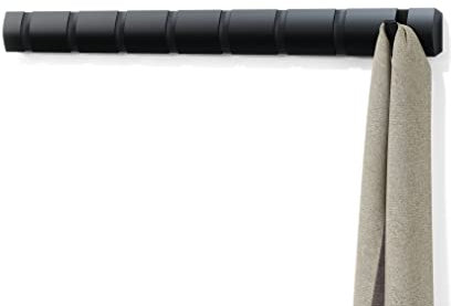 Umbra Flip 8 Garderobenhaken – Moderne, Schlichte und Platzsparende Garderobenleiste mit 8 Beweglichen Haken für Jacken, Mäntel, Schals, Handtaschen und Mehr, Schwarz