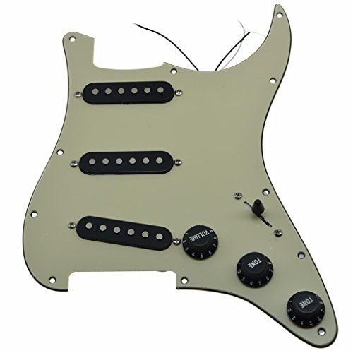 Dopro Custom Loaded Strat SSS Pickguard vorverdrahtetes ST Pickguard mit Keramik-Tonabnehmer für USA/Mexican Fender Aged White 3-lagig mit schwarzen Abdeckungen und Knöpfen