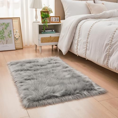 YIHAIC Faux Sheepskin Rug - Faux Fur Rug- Fluffy and Soft Faux Sheepskin Area Rug for Bedroom and Rooms Decor, Shaggy Rugs for Cozy Home Feel (Grey, 60 x 90cm)