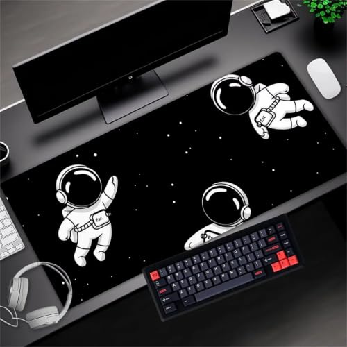 Tainrun Gaming Mauspad XXL 1200x600x3mm Große Maus Pad Wasserabweisend mit Haltbar Genähten Kanten für PC, Laptop Verbessert Präzision und Geschwindigkei(Schwarzer Astronaut Anime)