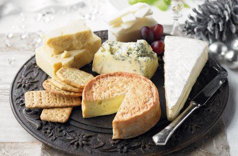 French & English Classic Cheese Board and Crackers