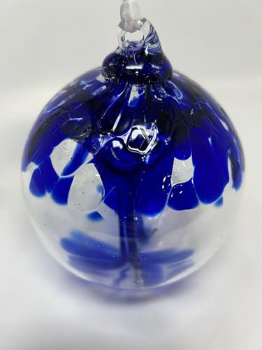 Decorvo Baum des Lebens Glaskugel – groß, 11,9 cm, mundgeblasen, handgefertigt, hängende Gartenkugel für drinnen und draußen, Heimdekoration – Blau
