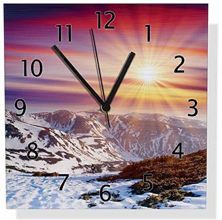 Wallario Design Wanduhr Farbenfroher Sonnenuntergang im Winter - Schnee in den Bergen aus Aluverbund, Alu-Uhr Größe 30 x 30 cm, Schwarze Zeiger mit Metalloptik