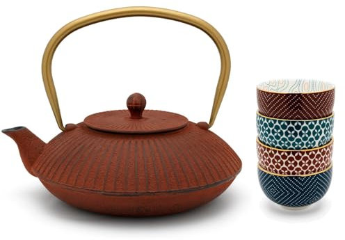 Bredemeijer rote flache Teekanne 1.1 Liter Gusseisen - Gusskanne Set im asiatischen Look & Edelstahl Tee-Filter Sieb-Einsatz für losen Tee & 4 Porzellan Tee-Becher