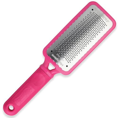 Microplane Colossal Grattoir à pieds – Râpe à pied originale en acier inoxydable, pour peaux mortes et callosités pour pieds, brosse douce pour les pieds, outils de pédicure pour soins des pieds de