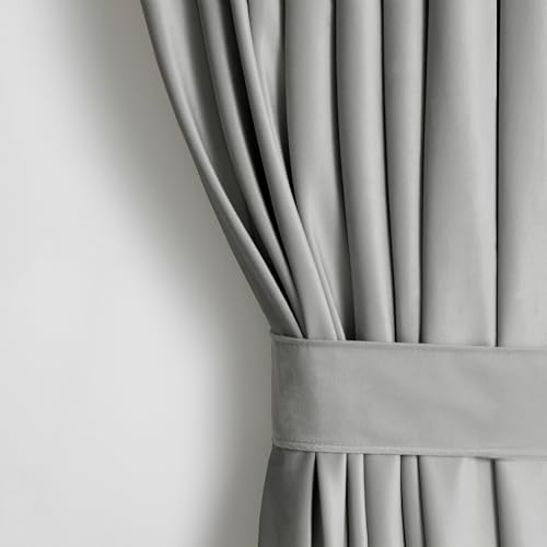 RESTILO Set Vorhang H 245 x B 140 cm mit Raffhalter 54 x 10 cm Optik Velvet | Stahl 1 St. Kräuselband Wellenband Samt Halbverdunkelungsvorhang Fensterdekoration Dekoschal Dekorvorhang
