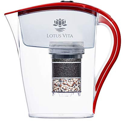 Lotus Vita FAMILY div. Farben - Wasser Filterkanne mit Kartusche, Reduziert Kalk Chlor Blei aus Leitungswasser durch Aktivkohle Ionentauscher, BPA-frei (rot)
