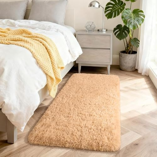 Aspire Homeware Tapis moelleux pour chambre à coucher – Tapis de couloir beige 60 x 110 cm, tapis de salon pelucheux, tapis en fausse fourrure à poils modernes et doux pour la maison