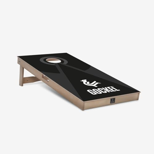 Gockel Original Cornhole Board mit schwarzer Pyramide (120 x 60 cm) Inklusive 2 x 4 Cornhole Bags, 100% Birkensperrholz, FSC Zertifiziert, Klappbare Beine