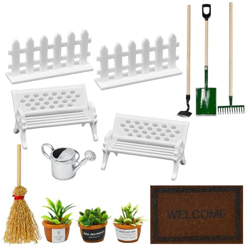 UHETLET 13 Pièces Accessoires Miniatures Jardin Féérique Miniatures Porte De Lutin Décoration Miniature 3 Mini Plantes 2 Bancs 1 Balai 1 Tapis 1 Arrosoir 2 Clôtures 3 Outils Jardinage