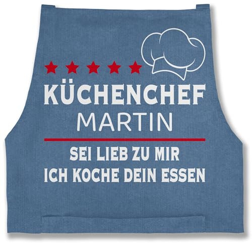 Geschenk mit Namen personalisiert by Shirtracer - Schürze - Kochschürze Herren Männer - Küchenchef mit Name Sei lieb zu mir ich koche dein Essen I Hobbykoch Geschenk