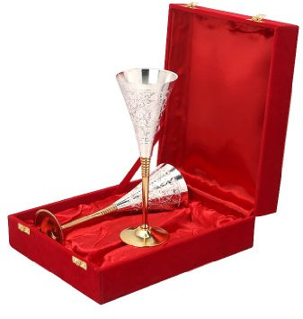 I calici di vino di stile di Mughal placcato argento d'ottone hanno messo con l'imballaggio bello della scatola del velluto