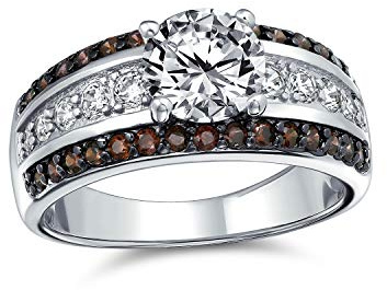 Bague De Fiançailles Solitaire En CZ AAA 3CT De Couleur Marron Chocolat Bicolore Avec Coupe Brillante Ronde Claire Pour Femmes Avec Bande Large Pavée À Trois Rangs Plaquée Argent Personnalisable