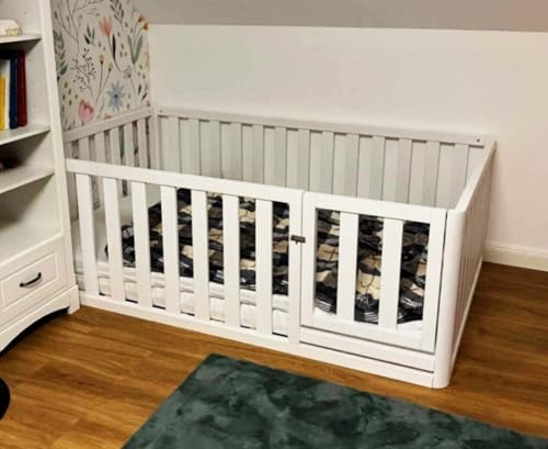 Mandrele - Montessori Bett, Bodenbett mit Türen, Rausfallschutz, Kinderbett aus Kiefernholz für Jungen und Mädchen, Laufstall, Laufgitter, 90x200 cm, Weiß