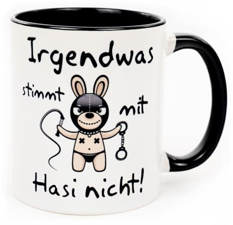 Irgendwas stimmt mit Hasi nicht SM Kaffee Tasse Becher Hase Osterdeko Zubehör Artikel SadoMaso Geschenk Lustig Ostern Idee Witzig Spruch Ostergeschenk Handwerker Büro Arbeit Paare Keramik 330 ml