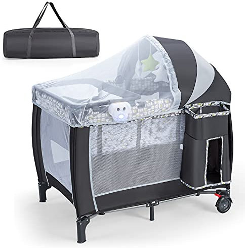 GOPLUS Vikbar resesäng på hjul, babysäng med skötdyna och madrass, barnsäng med lekbåge och musiklåda, inklusive bärväska, avtagbart myggnät, för baby upp till 15 kg