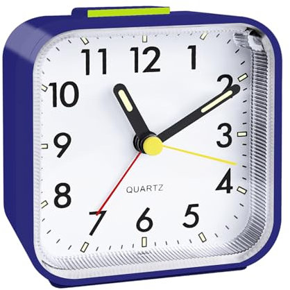 CNMTCCO - Despertador analógico sin tic-tac con luz, batería, alarma potente, función Snooze, funcionamiento silencioso, pantalla luminosa, diseño portátil para durmientes profundos