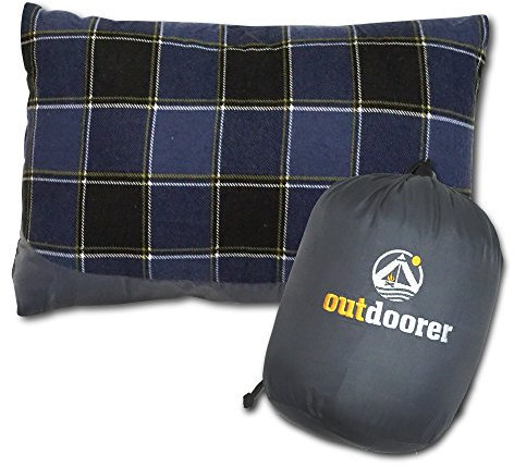 outdoorer Campingkissen, blau kariert, leicht, Kleiner Packsack, Reisekissen für unterwegs