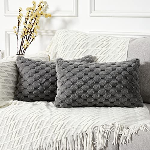 Yaertun 2er Set superweiche Plüsch Kissenbezüge Kunstpelz Kissenhüllen Dekorative Sofakissen Dekokissen Weicher Zierkissenbezug für Sofa Couch Bett Wohnzimmer 30 x 50 cm Grau