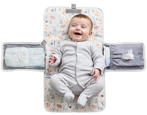 Polar Gear - Cambiador portátil para bebé con bolsillos alados para toallitas y pañales, lavable a máquina, cambiador de viaje con bolsillo frontal de almacenamiento, asa y clip, artículos esenciales