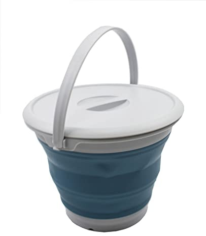 SAMMART - 8.5L Collapsible Plastic Bucket with Lid - Foldable Round Tub with Lid - Portable Fishing Water Pail - Space Saving Outdoor Waterpot. Size 31cm dia (Grey/Steel Blue, 1)