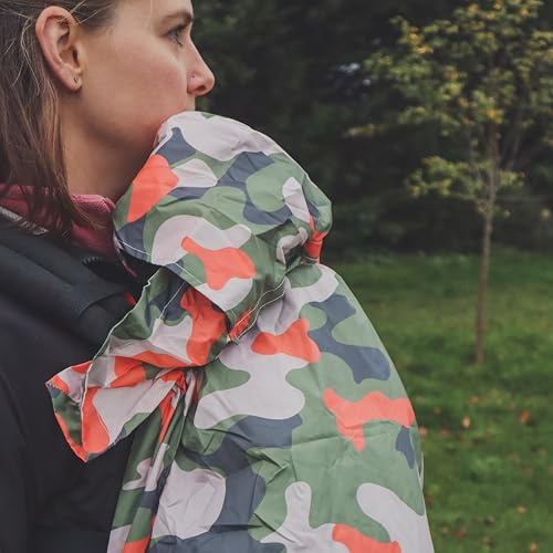 BundleBean - Babywearing - Parapioggia leggero (kaki camo) – Marsupio impermeabile e antivento, include borsa portaoggetti, tessuto impermeabile setoso, misura universale, per neonati fino a 4 anni