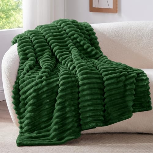 BEDELITE Kuscheldecke Flauschig Deko Decke für Couch, Dunkelgrün, 150x200 | Flanell Fleecedecke, Cord Überwurf für Wohnzimmer und Schlafzimmer, weiche Wohndecke, Tagesdecke, das ideale Geschenk